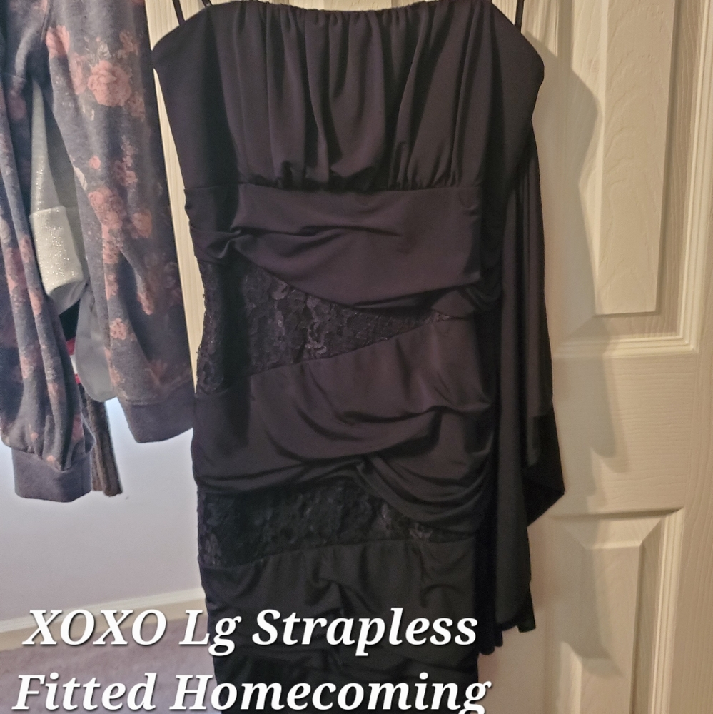 Fitted Black and Lace Homecoming Dress Size Large
